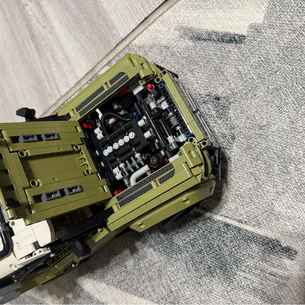 Lego Land Rover - Picture 3 of 9